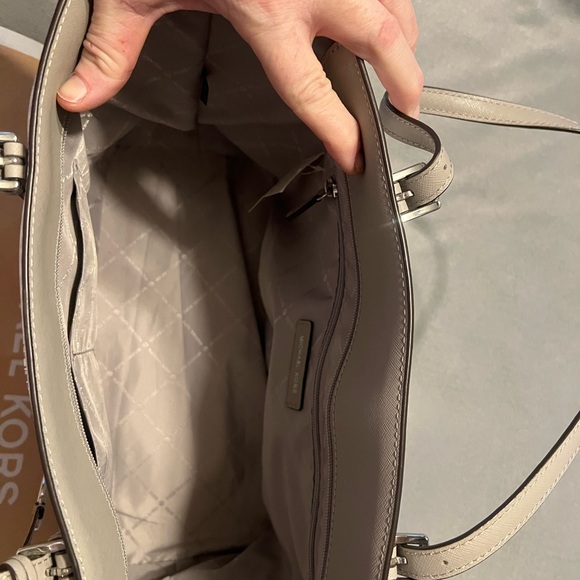 NWT - Michael Kors Gilly large tote bag - grey/white - Picture 2 of 8